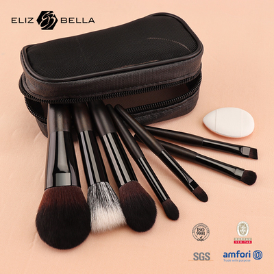 Der perfekte Zusatz zu Ihrer Kollektion. Kleiner Pinsel-Set mit Reißverschluss.