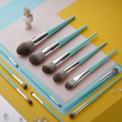 Schwarz/brauner Griff Synthetische Haar-Make-up-Bürste für glatte und makellose Make-up Versand auf Seeweg