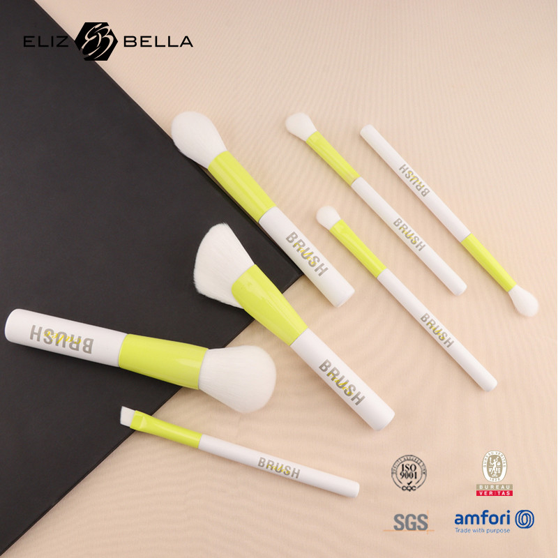 100% vegane und tierfreundliche Make-up-Bürsten: Weich, langlebig und verantwortungsbewusst gefertigt, elegant gestaltet mit ultraweichem Fasermaterial